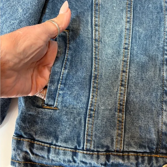 #109 Women’s Vintage-Inspired Blue Denim Jacket with Embroidery. Like New! - Picture 8 of 12